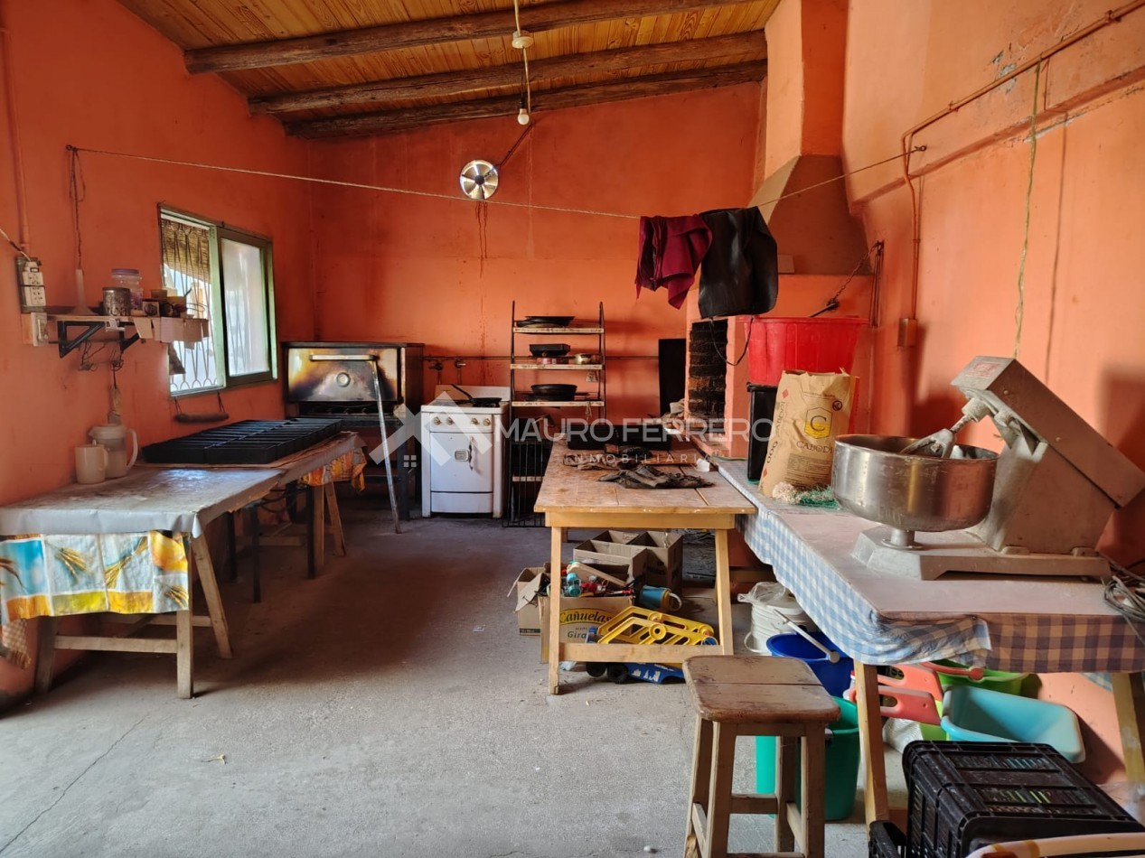  CASA CON LOCAL COMERCIAL - EXCELENTE UBICACION EN GENERAL ALVEAR